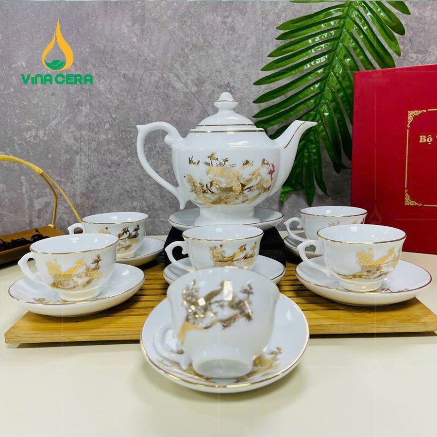 Bộ Trà Quà Tặng Doanh Nghiệp Có Ý Nghĩa Gì? 7 Giá Trị Khiến Nhiều Doanh Nghiệp Lựa Chọn Bộ Ấm Trà Vẽ Vàng Dáng Thần Đèn VN AC 41