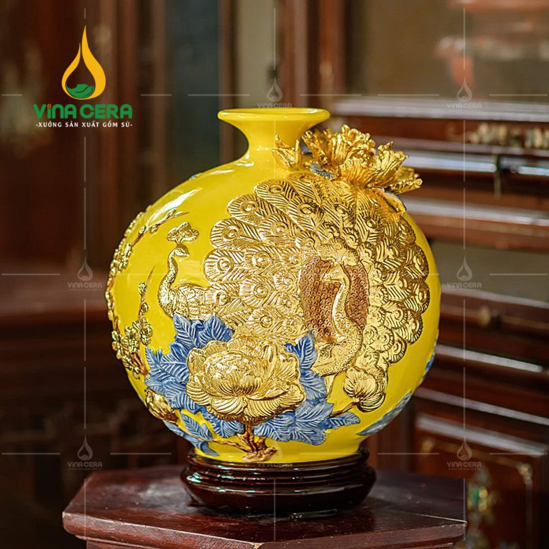 Giải Mã Ý Nghĩa Phong Thủy Của Bình Hút Lộc Bình hút lộc đắp nổi vàng Công Đào