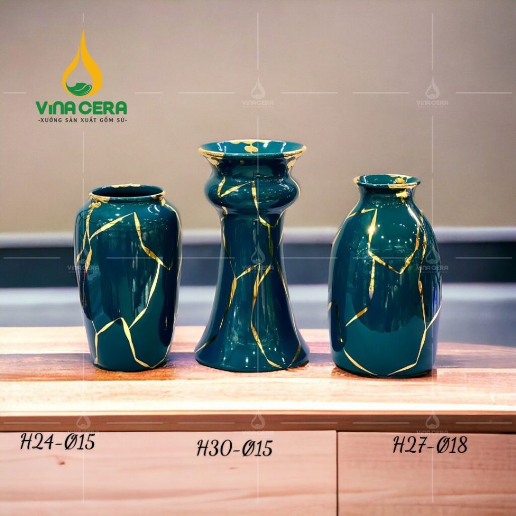Bình hoa sứ men xanh vẽ vàng