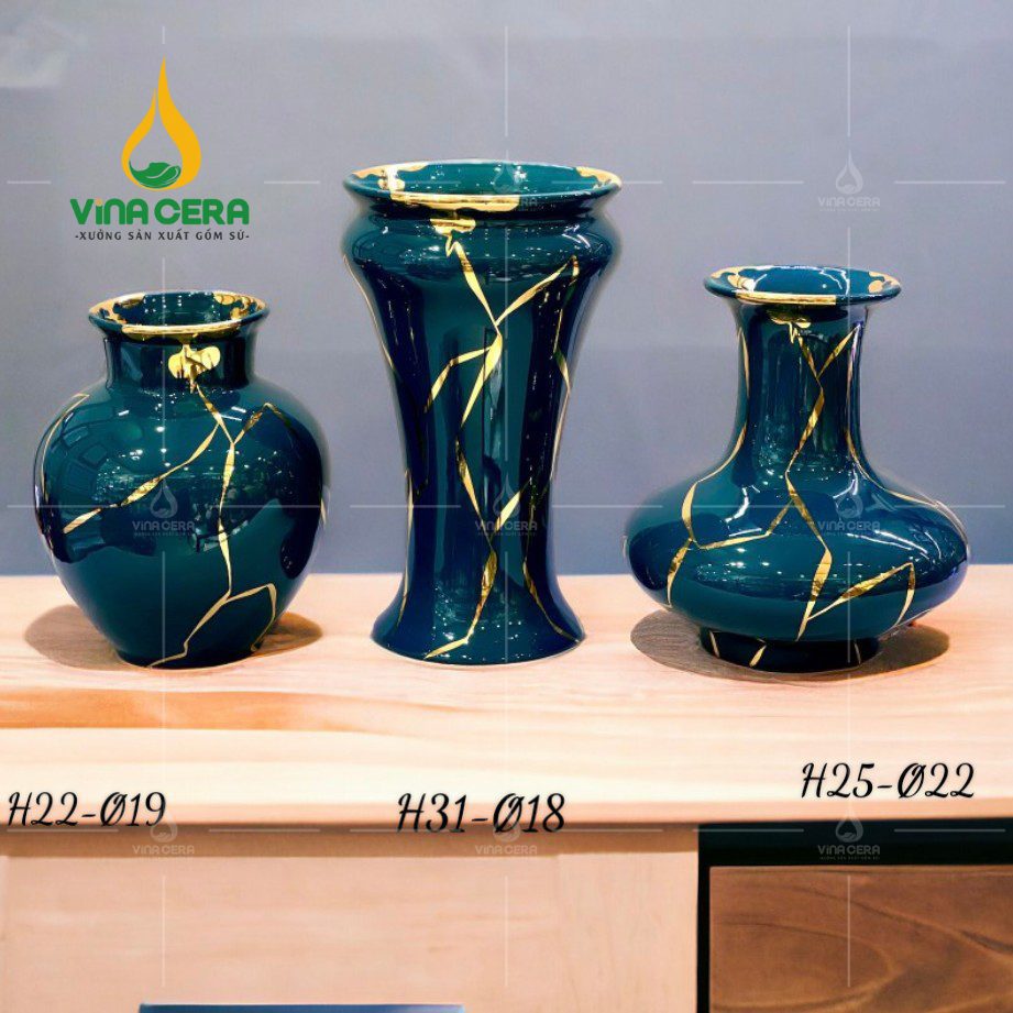 Bình hoa sứ men xanh vẽ vàng