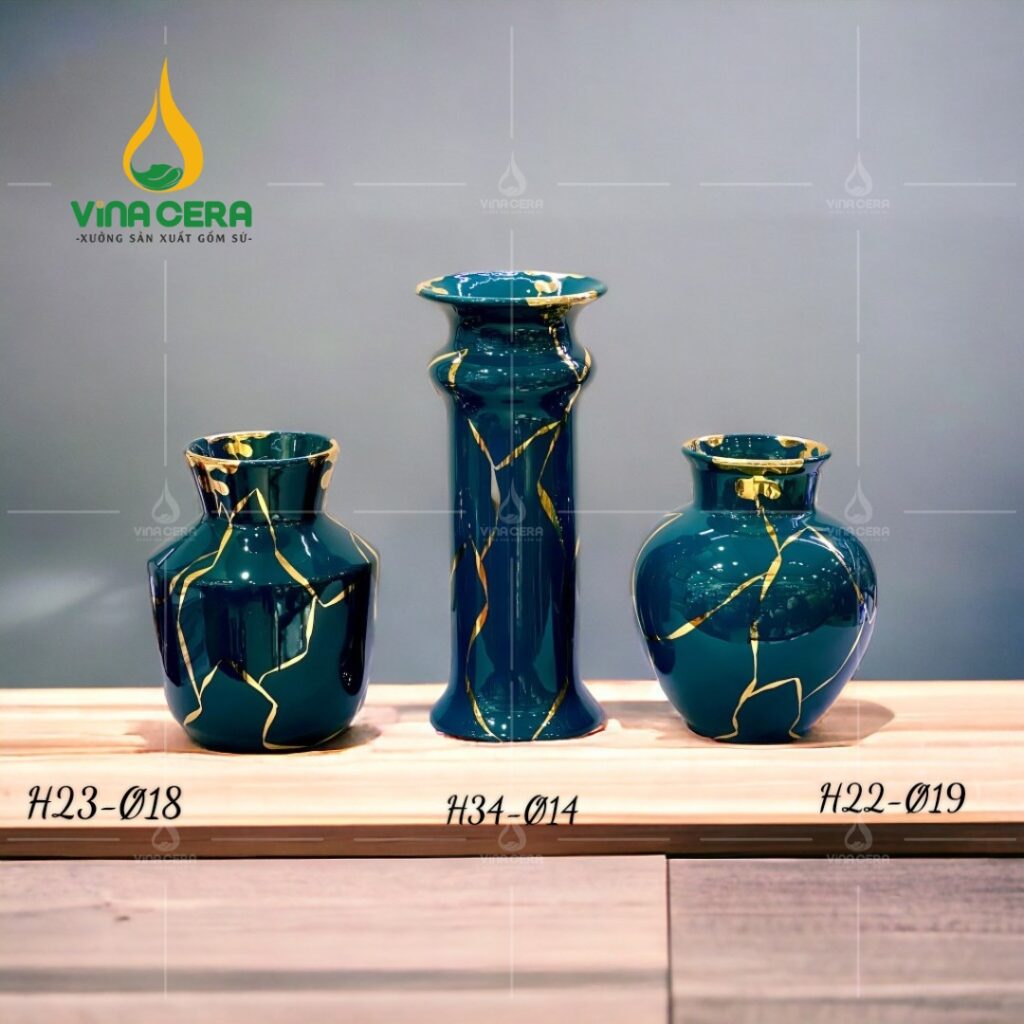 Bình hoa sứ men xanh vẽ vàng