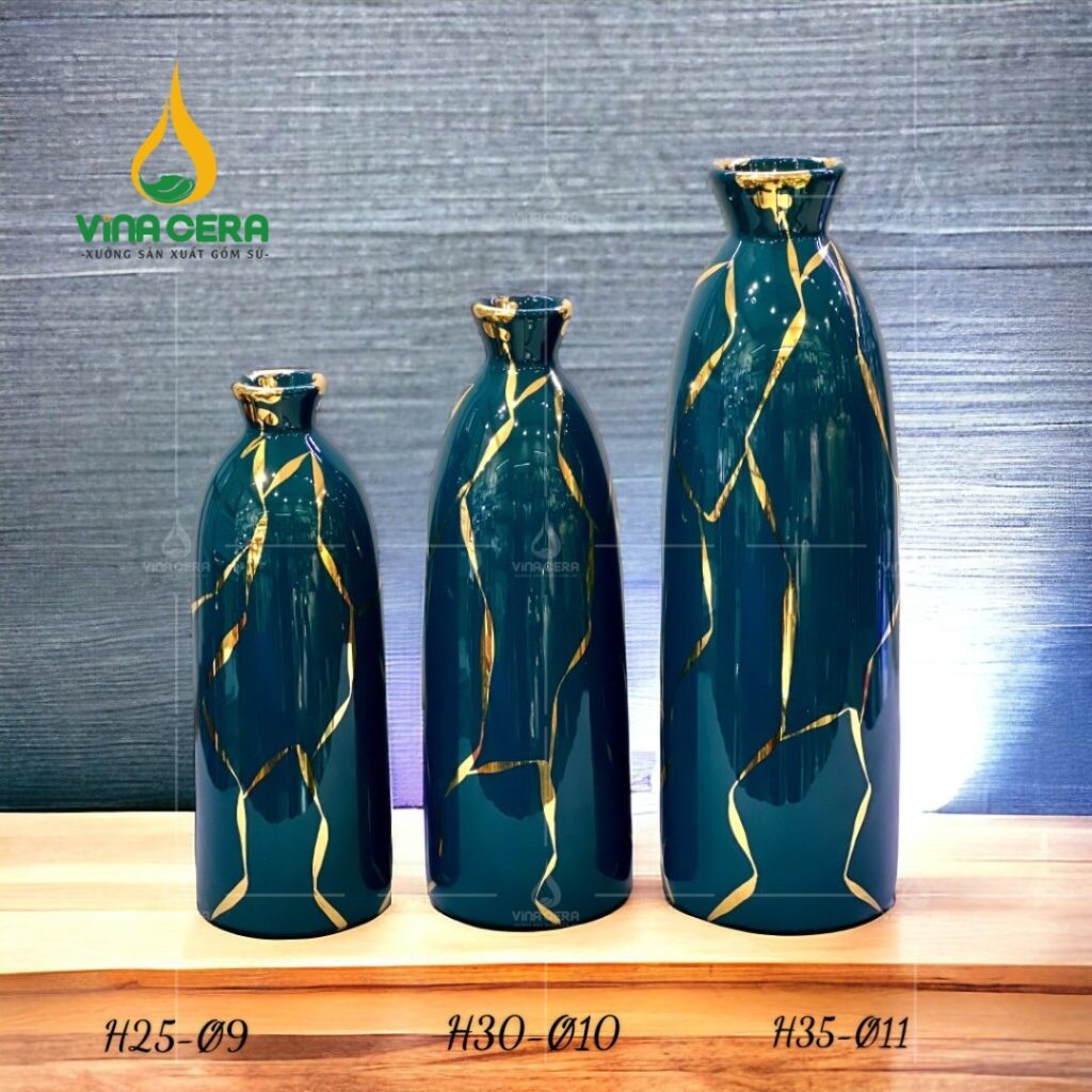 Bình hoa sứ men xanh vẽ vàng