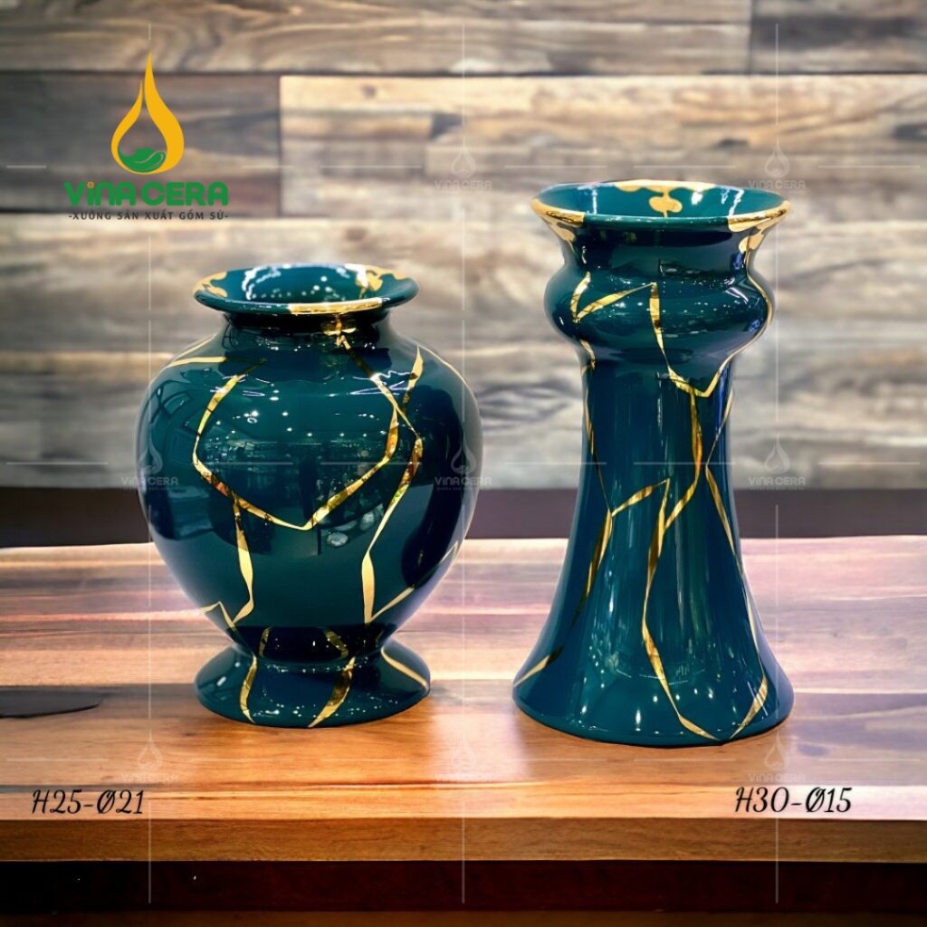 Bình hoa sứ men xanh vẽ vàng