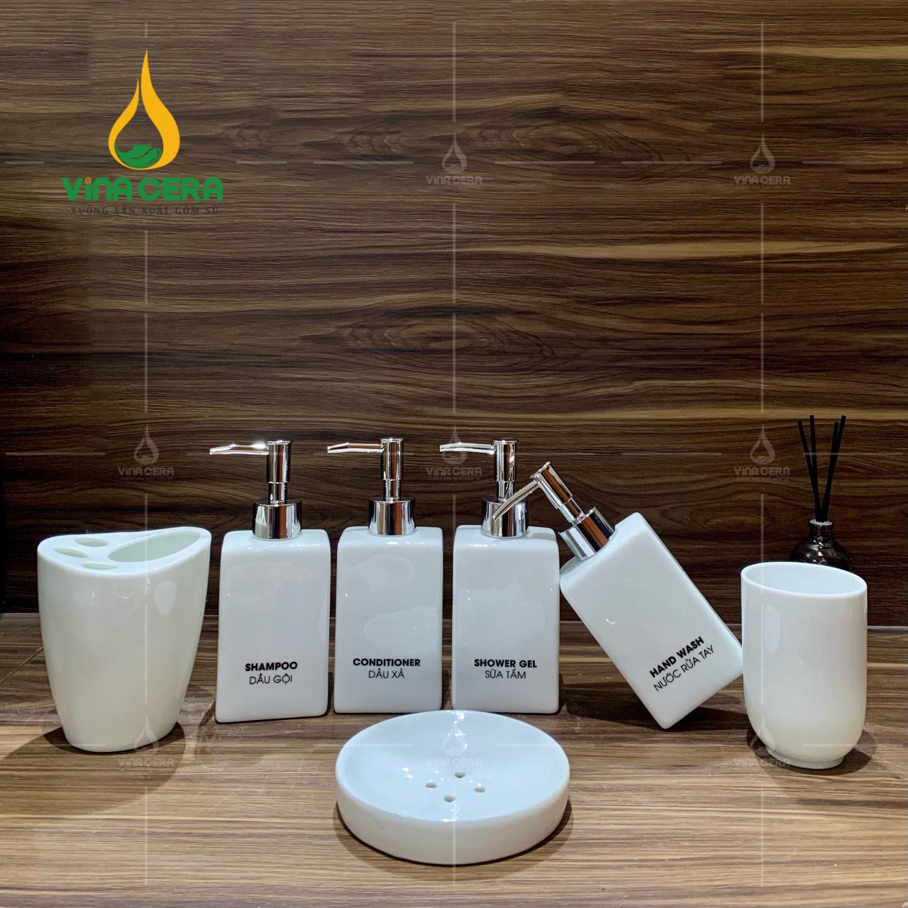 Bộ Nhà Tắm Men Xanh Lục Vẽ Vàng