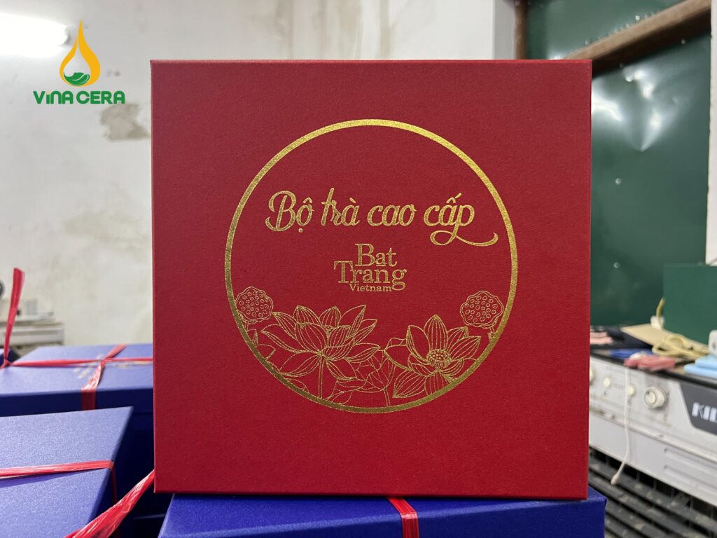 Lọ Hoa Men Xanh Khắc Nổi Sen Chuồn - SVN BH 0170324 mau hop vinacera 1