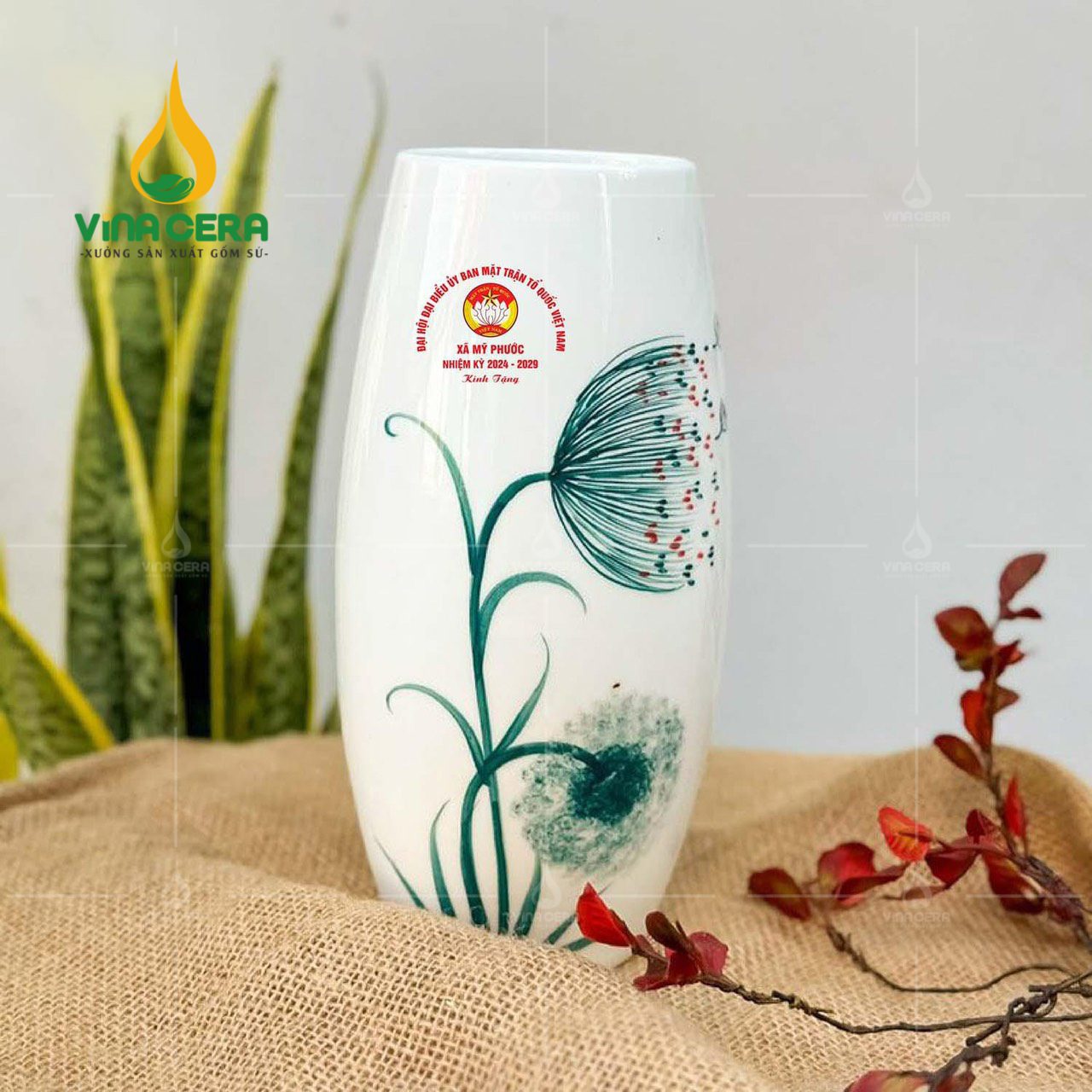 binh hoa su trang ve hoa van in logo dai hoi