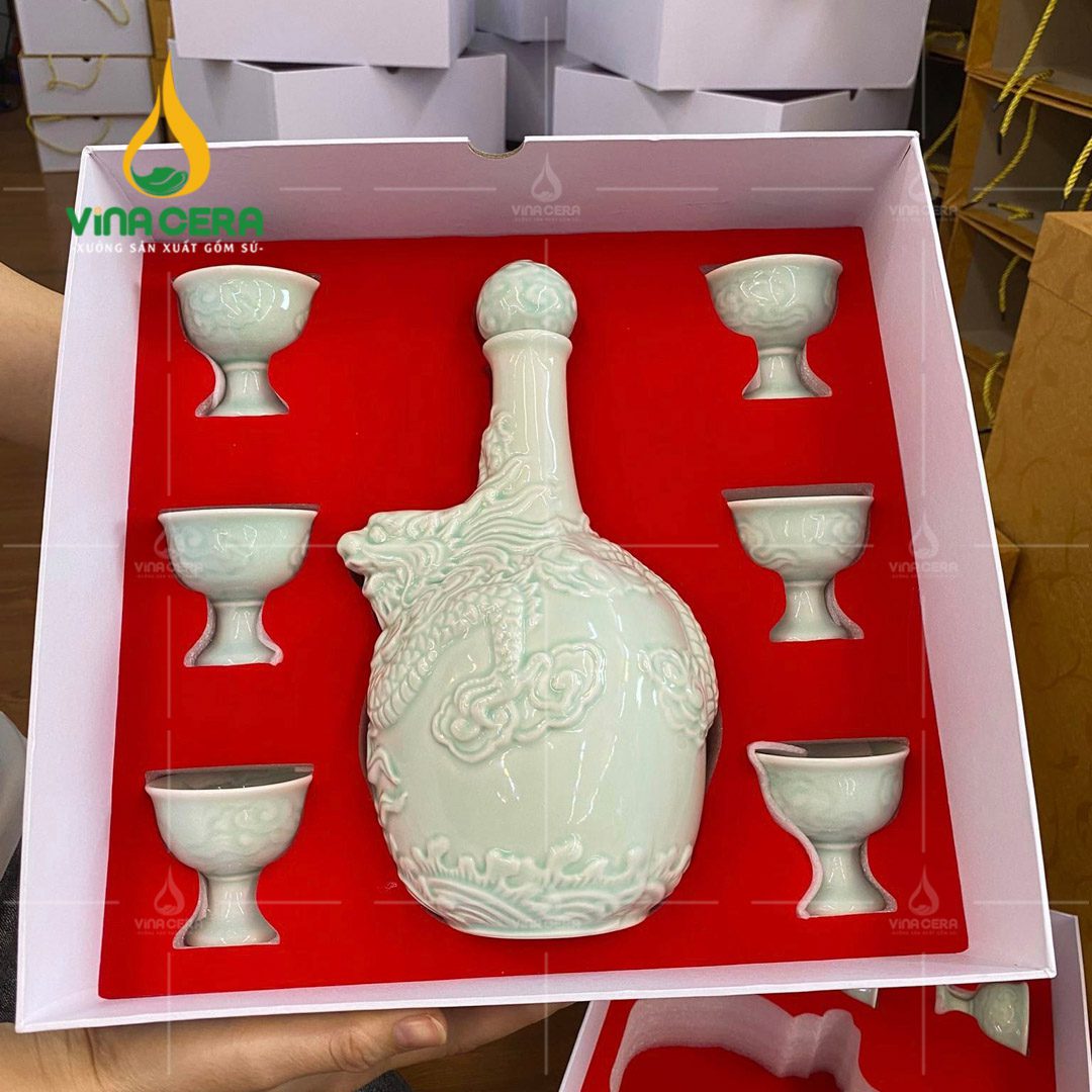 Nậm rượu rồng Long Vân Khai Hội Men Ngọc