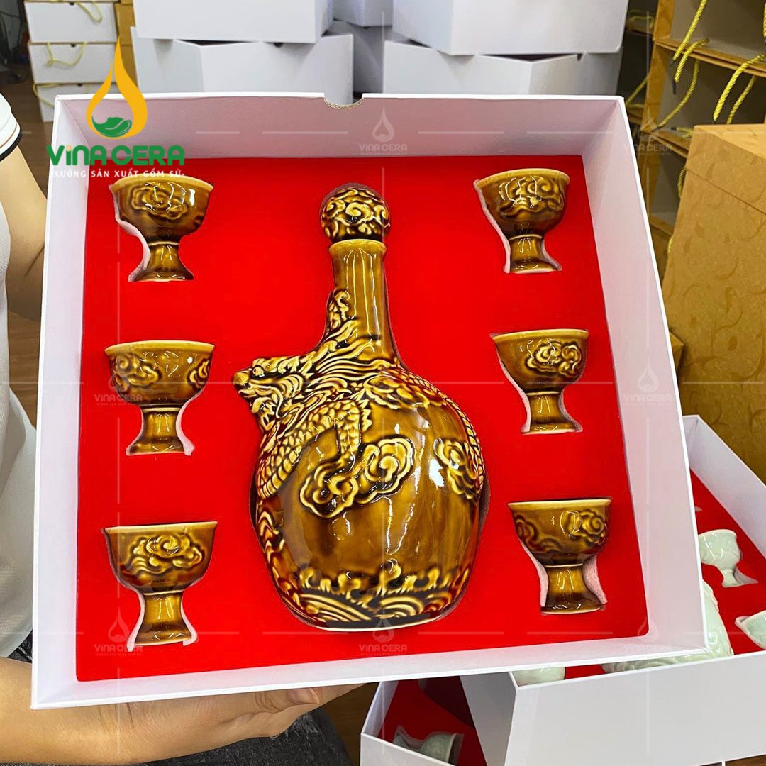 Nậm rượu rồng Long Vân Khai Hội Men Hoàng Thổ