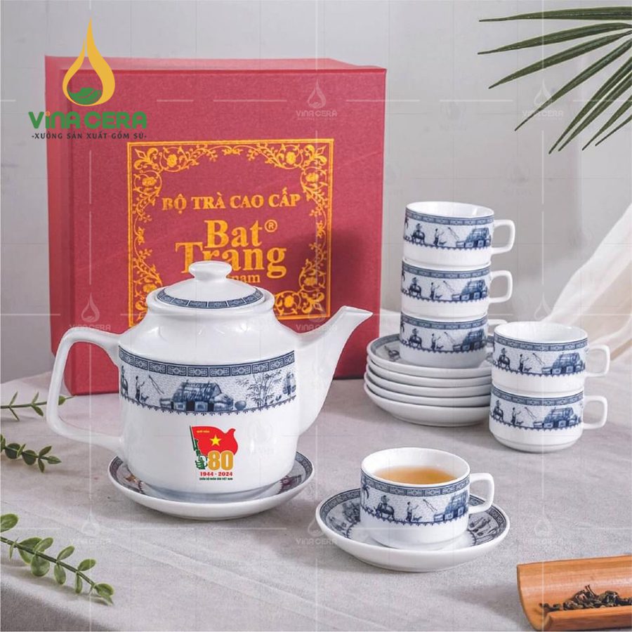 Tại sao nên chọn bộ ấm chén trà Bát Tràng làm quà tặng sự kiện, đại hội Đảng, công Đoàn? Bộ trà vuông cao chim hạc in logo kỷ niệm ngày thành lập Quân đội Nhân dân