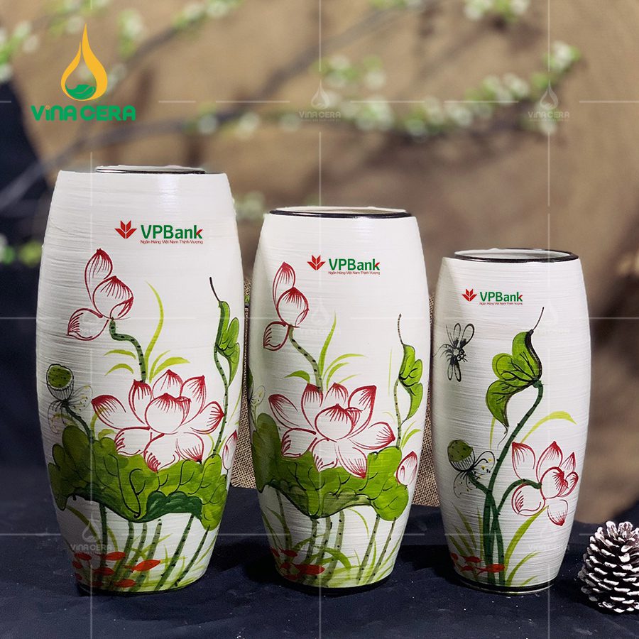 Quà 8-3 cho nhân viên nữ - Những Gợi Ý Ý Nghĩa và Độc Đáo Bình hoa Bát Tràng vẽ sen in logo