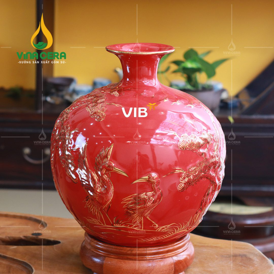 Xưởng Sản Xuất Bình Hút Tài Lộc Bát Tràng Theo Yêu Cầu - Giá Tốt Bình hút lộc đắp nổi viền vàng tùng hạc