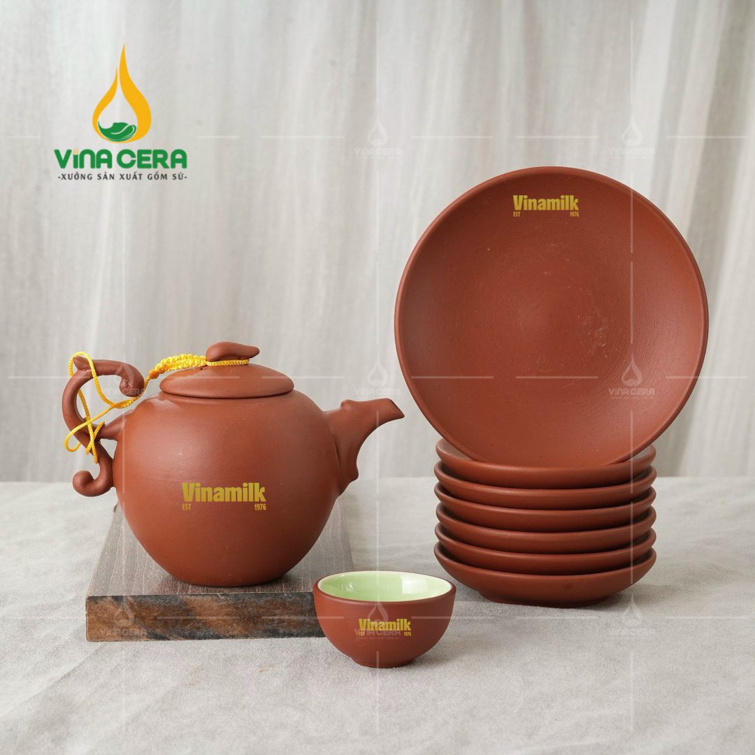 Tìm Hiểu Quy Trình Sản Xuất Gốm Sứ Bát Tràng Từ Xưởng Bộ ấm trà gốm in logo theo yêu cầu