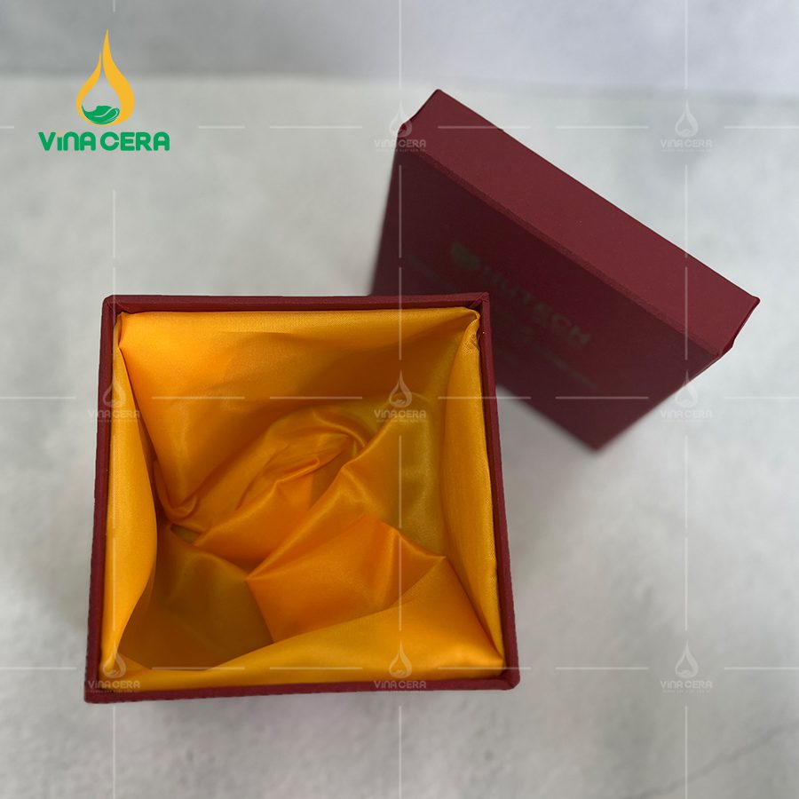 Những Mẫu Hộp Quà Tặng Thông Dụng Nhất Hiện Nay Mẫu hộp xi lót lụa đựng lọ hoa