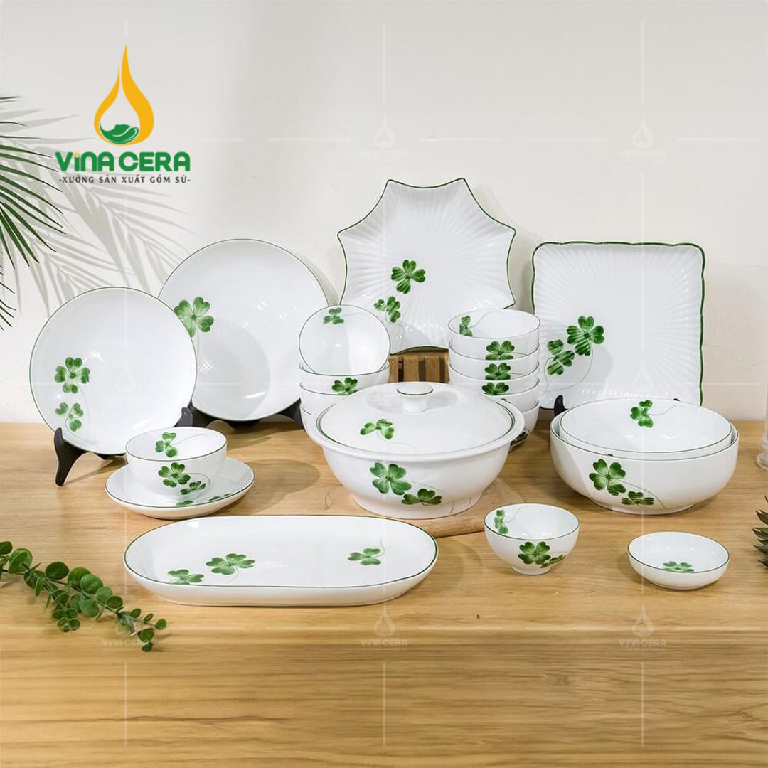 Bộ Chén Đĩa Sứ Bát Tràng Họa Tiết Cỏ Bốn Lá Vẽ Tay - BBA 102413 Bộ chén đĩa sứ Bát Tràng họa tiết có bốn lá vẽ tay