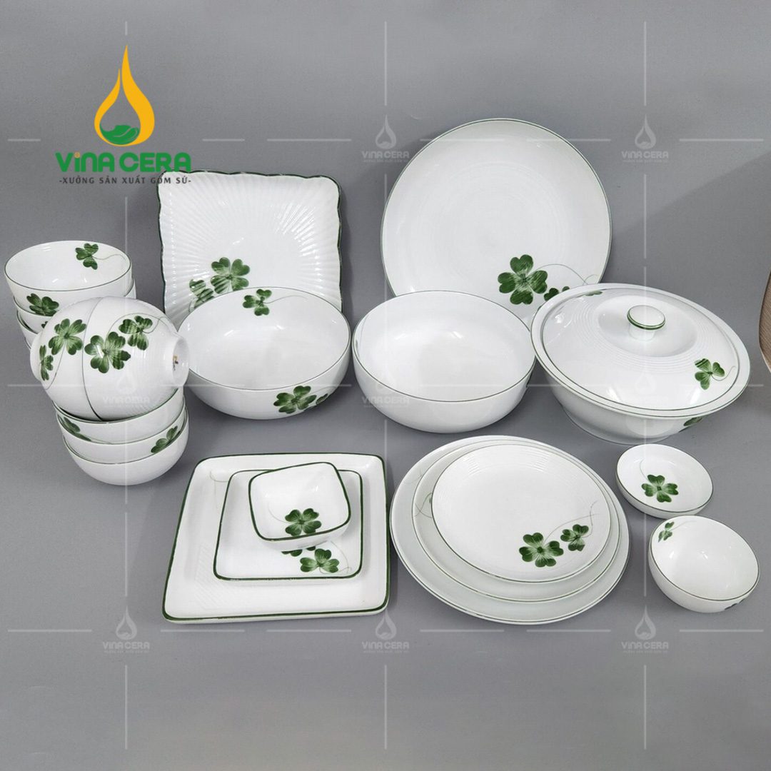 Bộ Chén Đĩa Sứ Bát Tràng Họa Tiết Cỏ Bốn Lá Vẽ Tay - BBA 102413 Bộ chén đĩa sứ Bát Tràng họa tiết có bốn lá vẽ tay