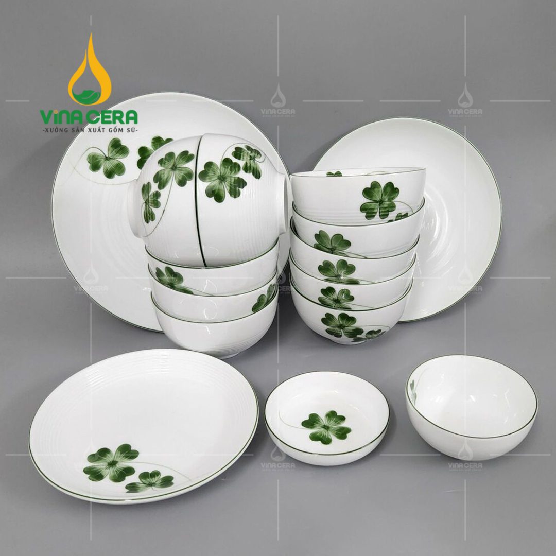 Bộ Chén Đĩa Sứ Bát Tràng Họa Tiết Cỏ Bốn Lá Vẽ Tay - BBA 102413 Bộ chén đĩa sứ Bát Tràng họa tiết có bốn lá vẽ tay