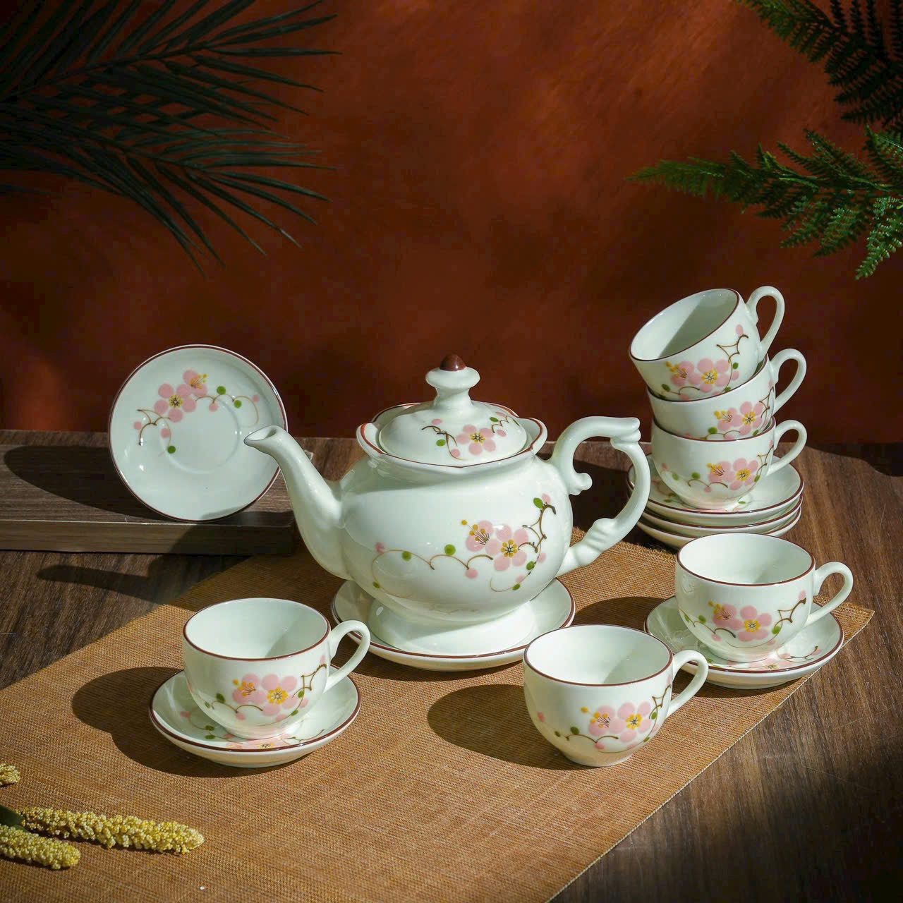 Ấm chén Bát Tràng men kem hoa Đào đỏ AC02112224 Ấm chén Bát Tràng men kem hoa Đào đỏ AC02112224