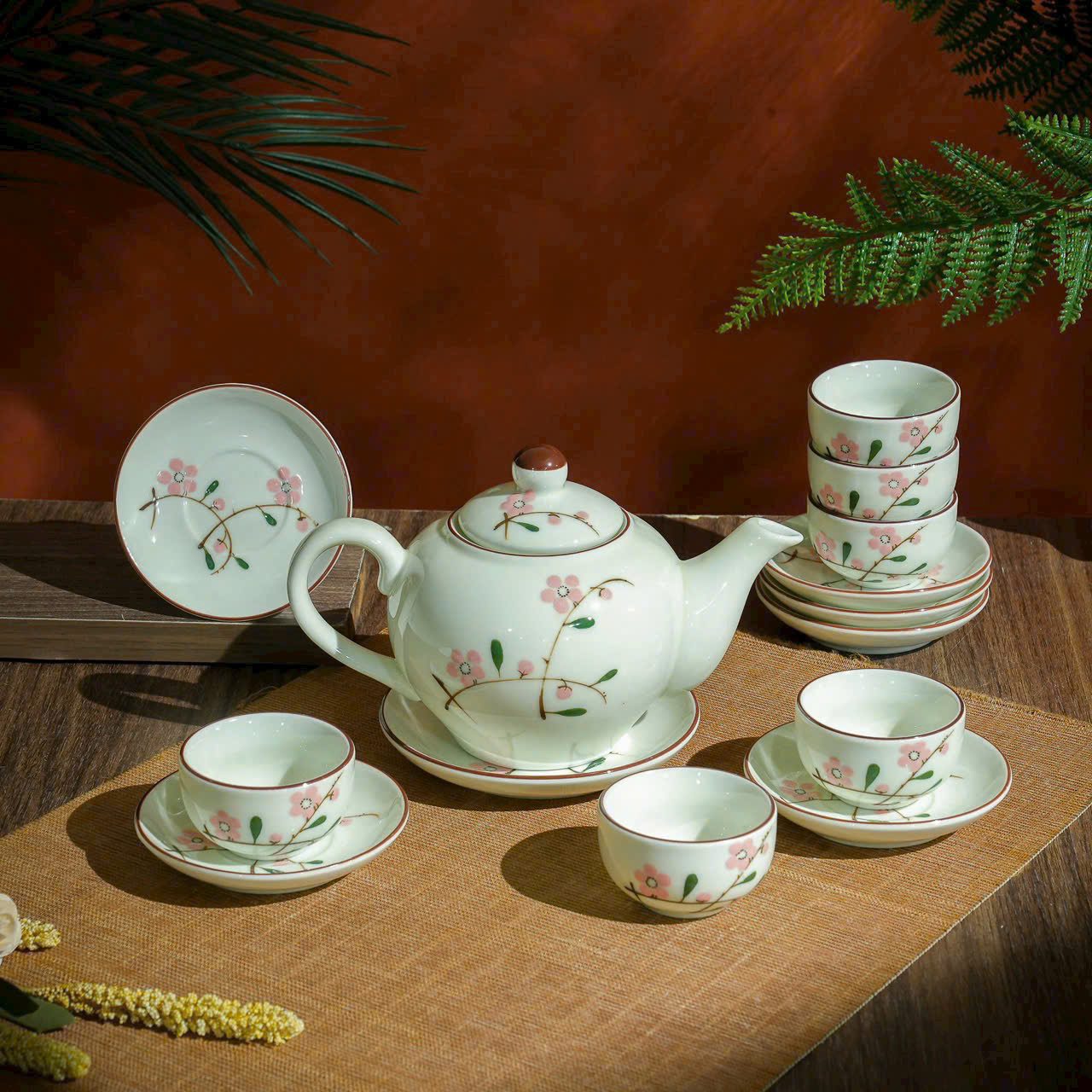 Ấm chén Bát Tràng men kem hoa Đào đỏ AC02112224 Ấm chén Bát Tràng men kem hoa Đào đỏ AC02112224