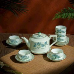 Bộ Ấm Chén Bát Tràng Men Kem Vẽ Hoa Sen Xanh AC03112224