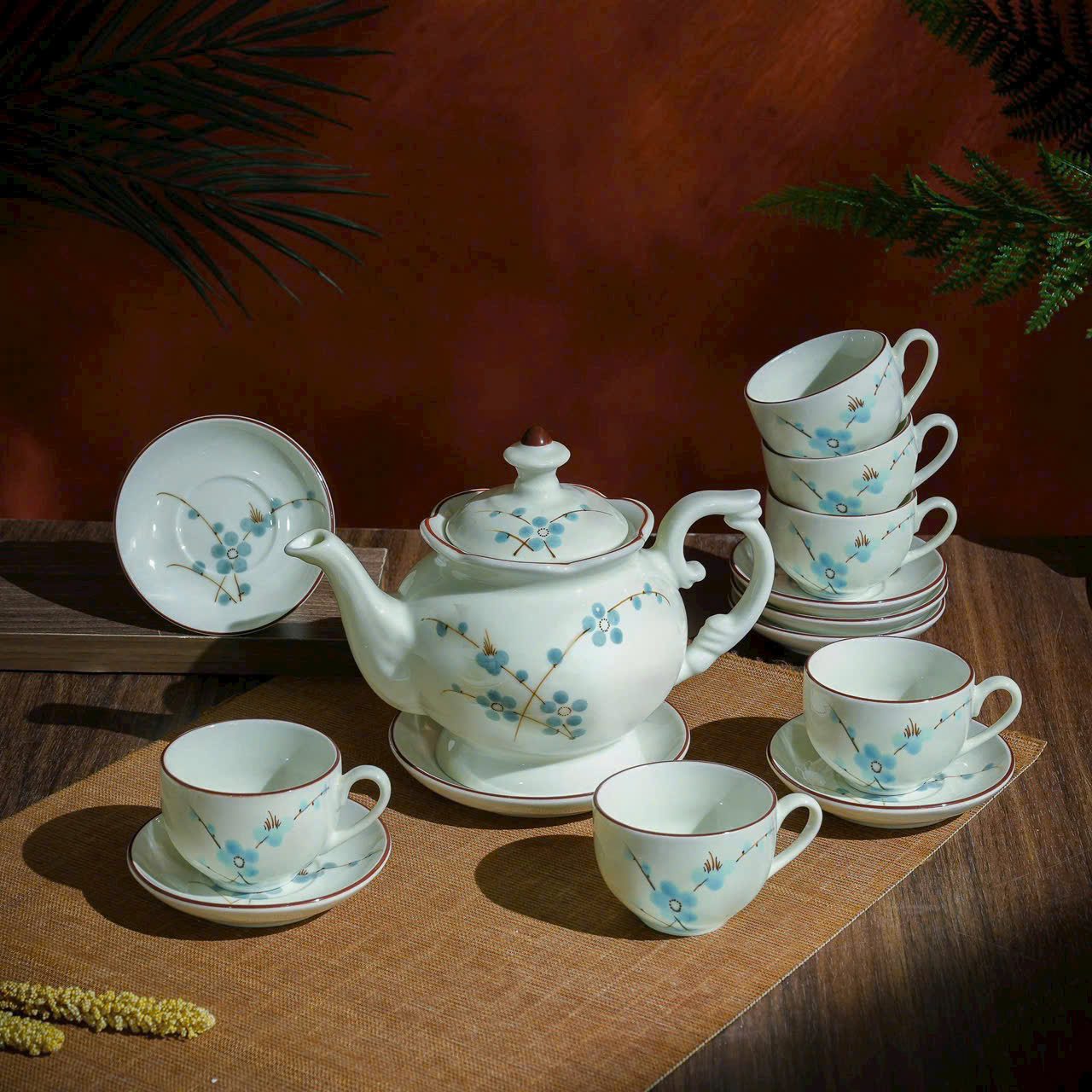 Bộ Ấm Chén Men Kem Vẽ Đào Xanh AC04112224 Bộ Ấm Chén Men Kem Vẽ Đào Xanh AC04112224