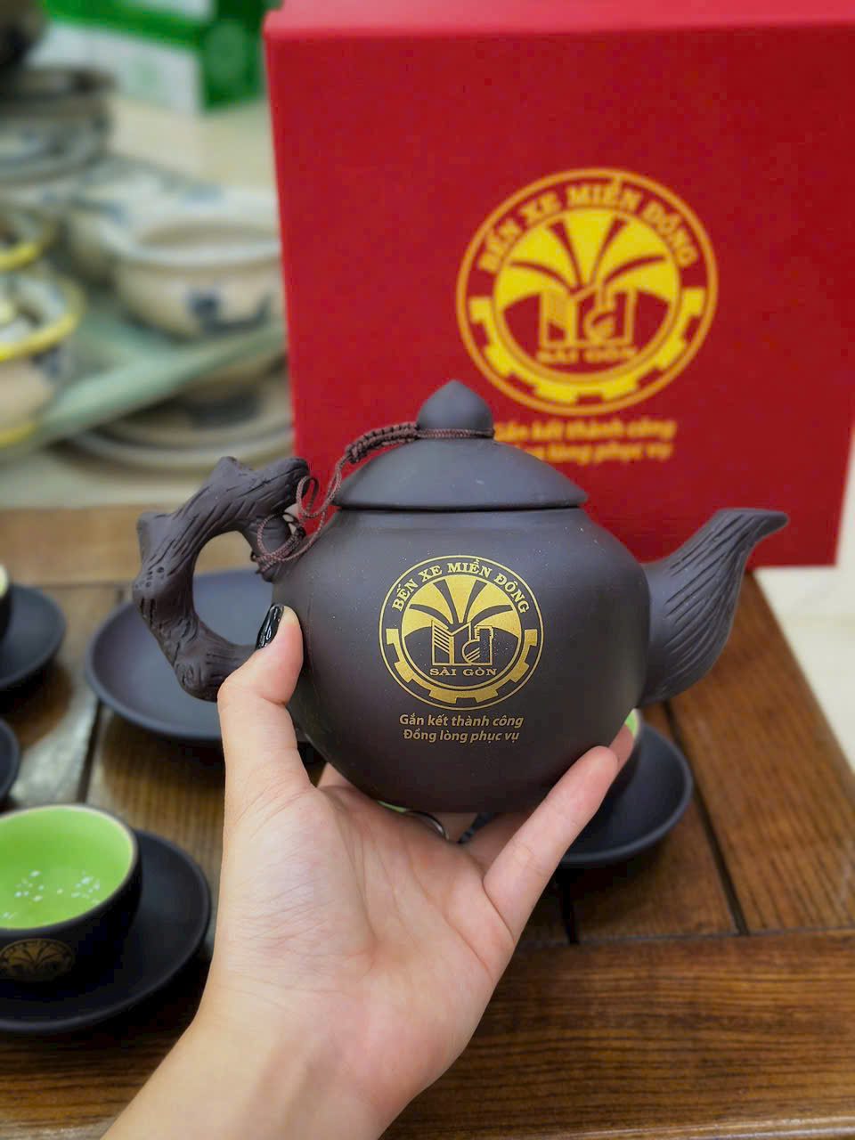 Bộ ấm Trà Gốm Bát Tràng in logo BAT01110724 Bộ ấm Trà Gốm Bát Tràng in logo