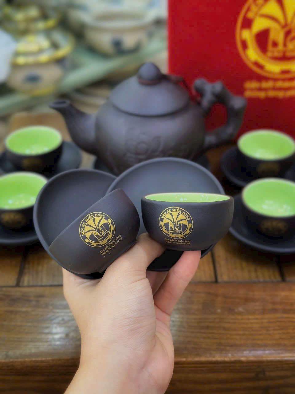 Bộ ấm Trà Gốm Bát Tràng in logo BAT01110724 Bộ ấm Trà Gốm Bát Tràng in logo