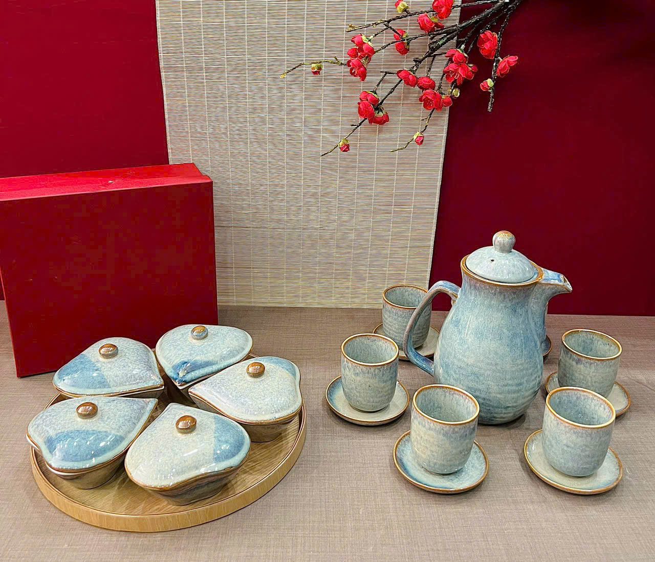 ấm chén hoa biến xanh ngoc