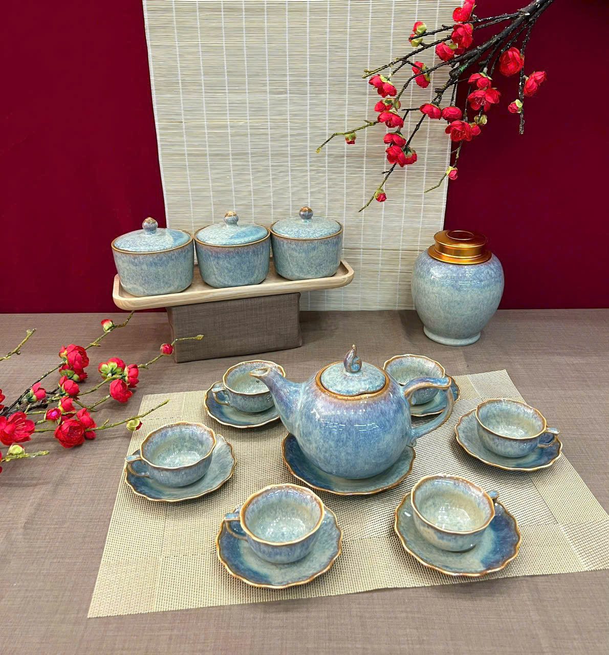 ấm chén hoa biến