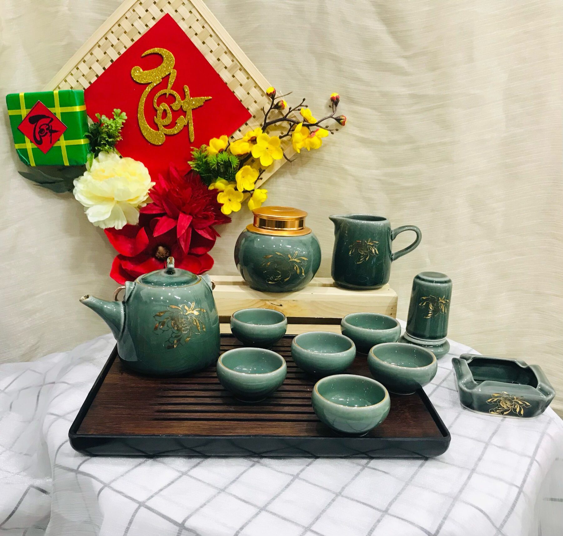 ấm chén hoa biến Bát Tràng