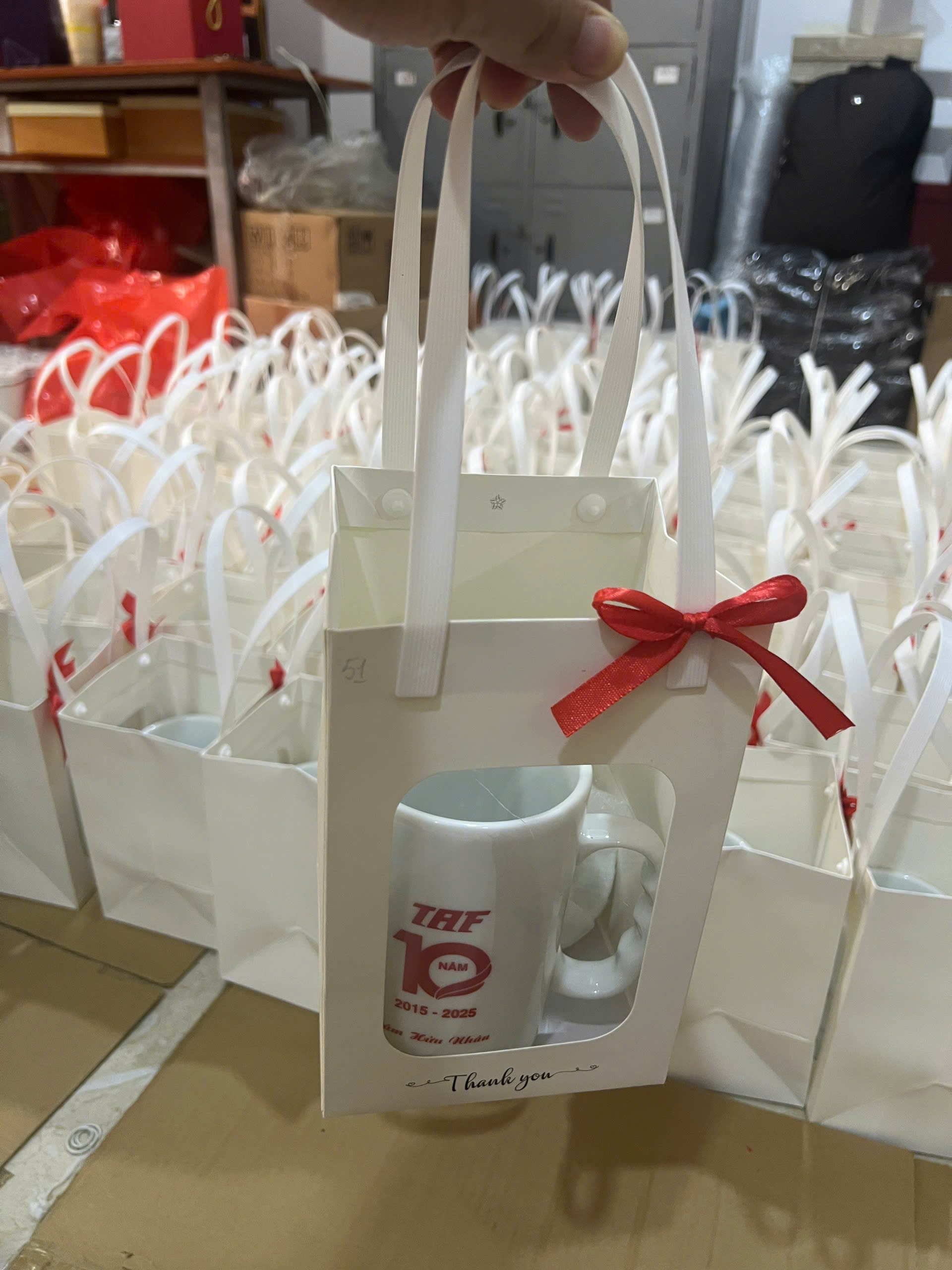 Ly sứ Quà Tặng 8-3 Quà với chi phí thấp, thích hợp để tặng cho nữ công nhân ly sứ in logo quà tặng