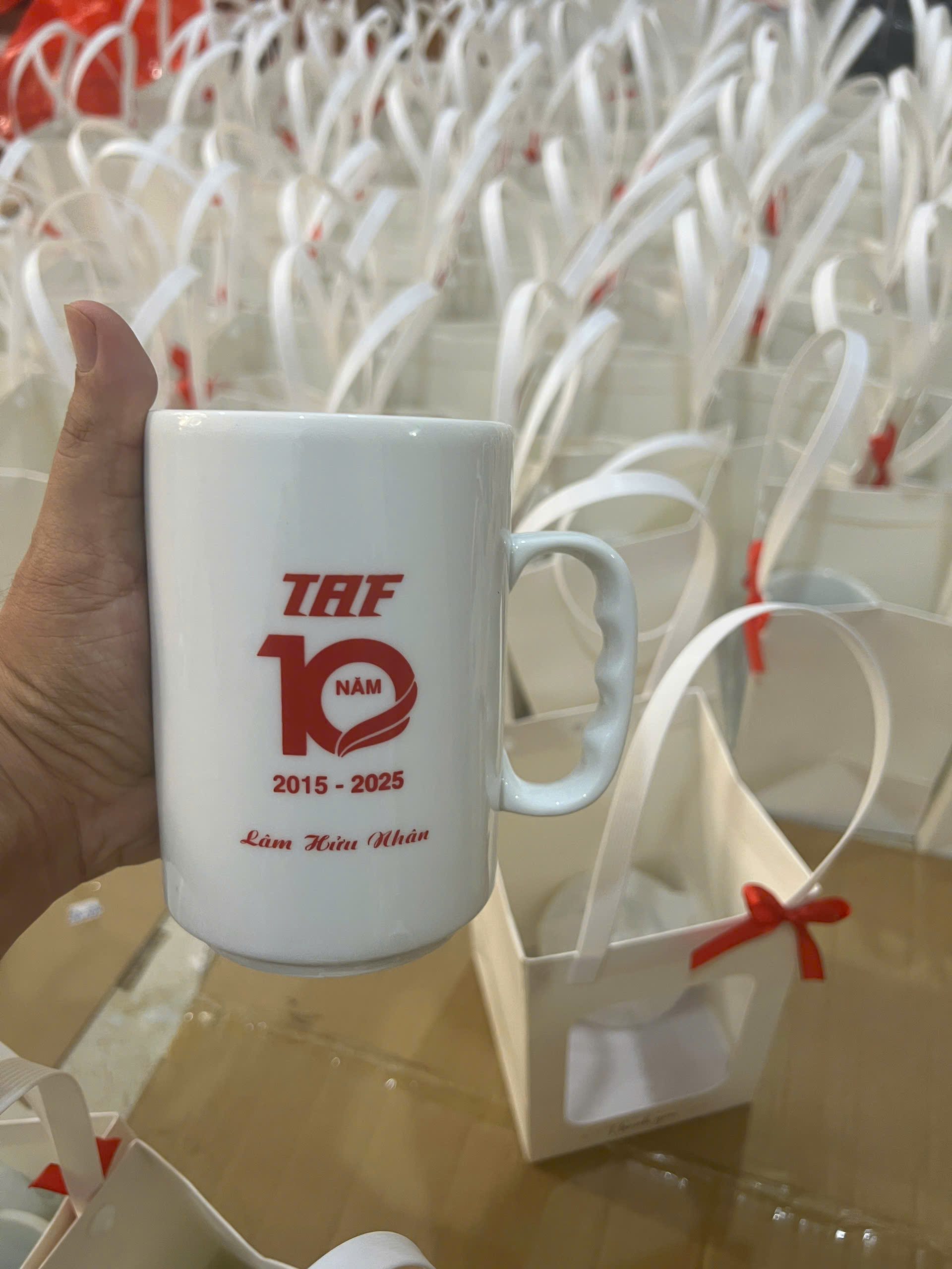 Ly sứ Quà Tặng 8-3 Quà với chi phí thấp, thích hợp để tặng cho nữ công nhân ly sứ in logo quà tặng