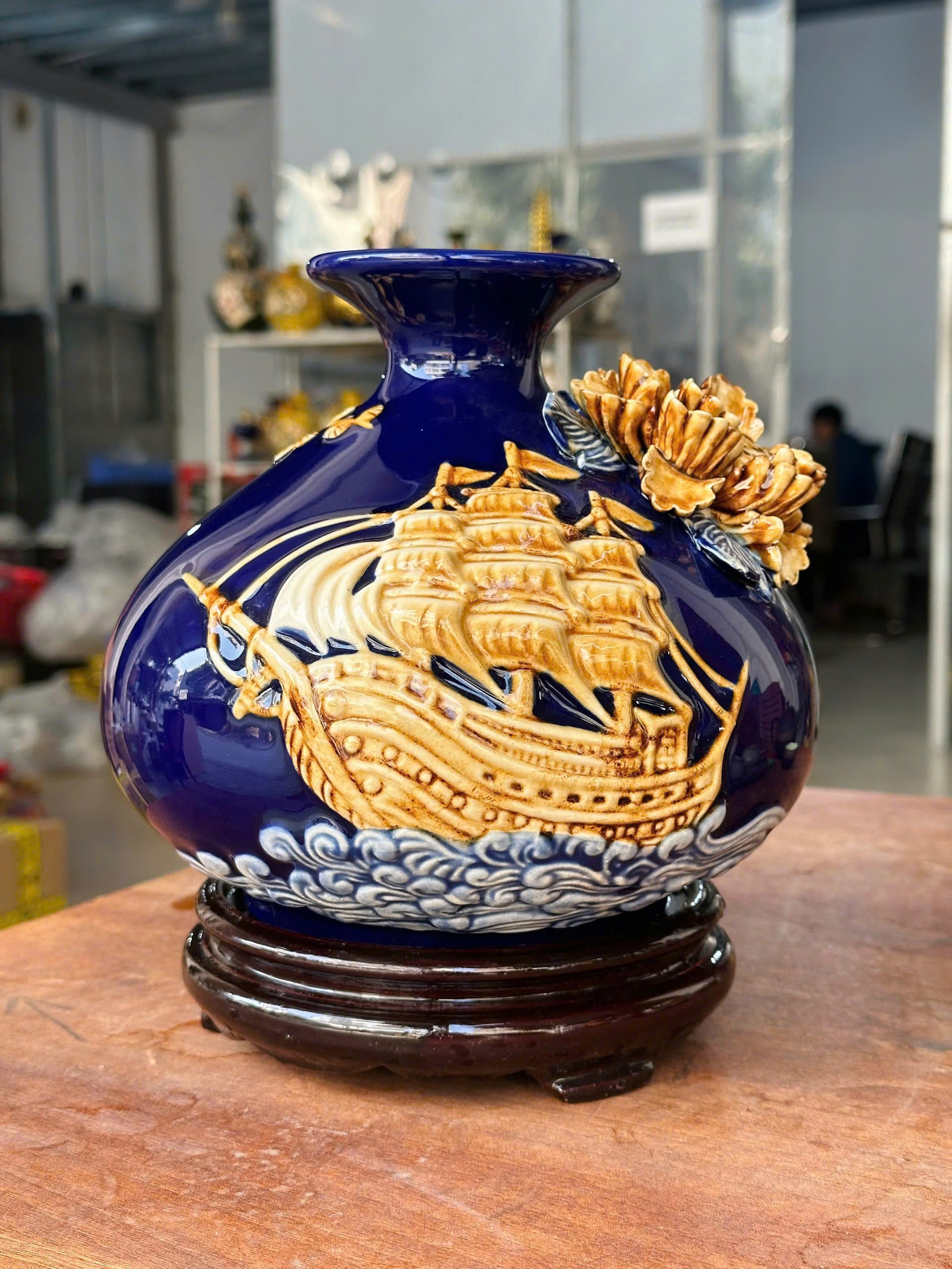 Bình Gốm Dáng Túi Tiền Tài Lộc Đắp Nổi Thuận Buồm Xuôi Gió VNC-012