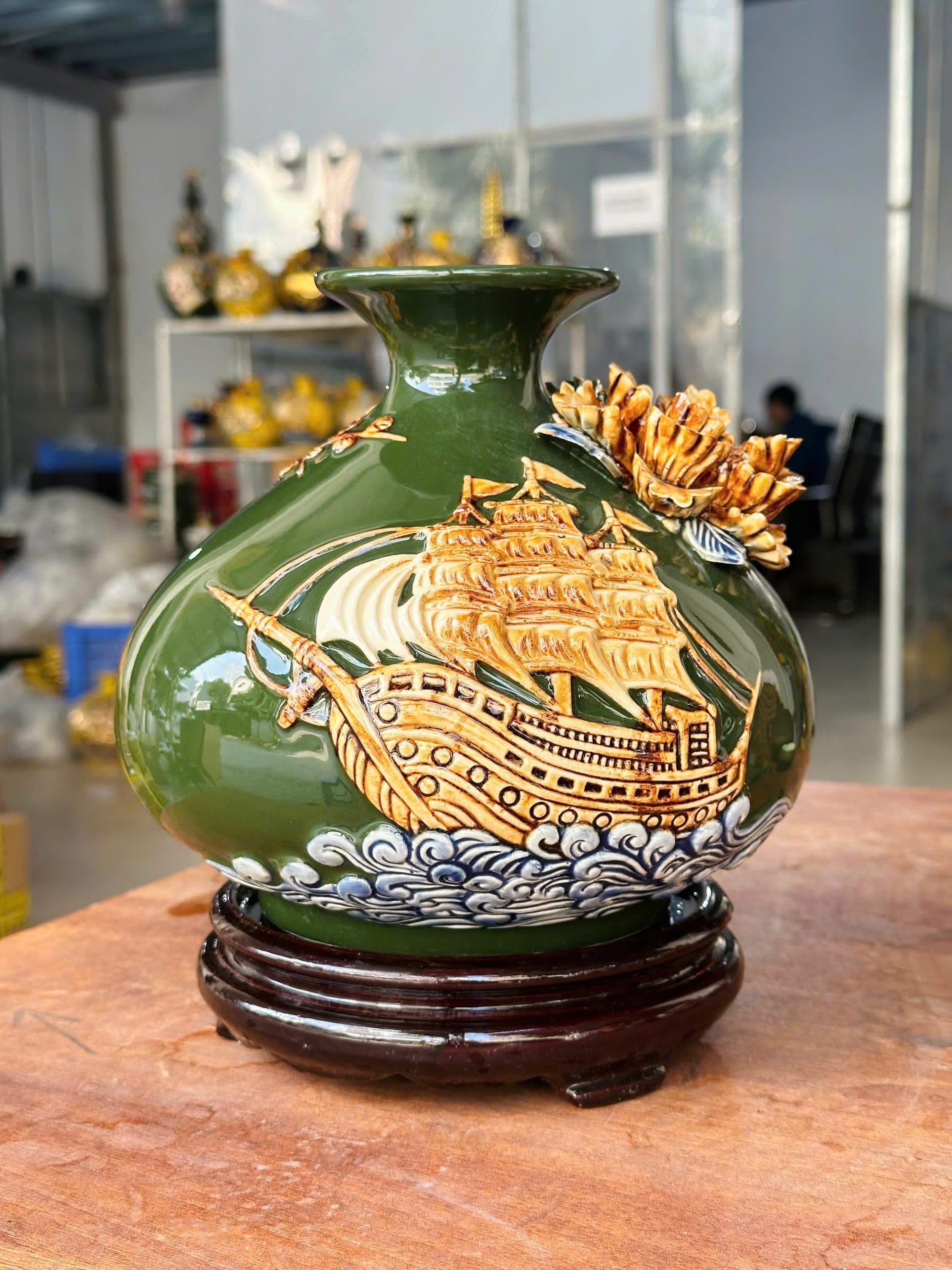 Bình Gốm Dáng Túi Tiền Tài Lộc Đắp Nổi Thuận Buồm Xuôi Gió VNC-012