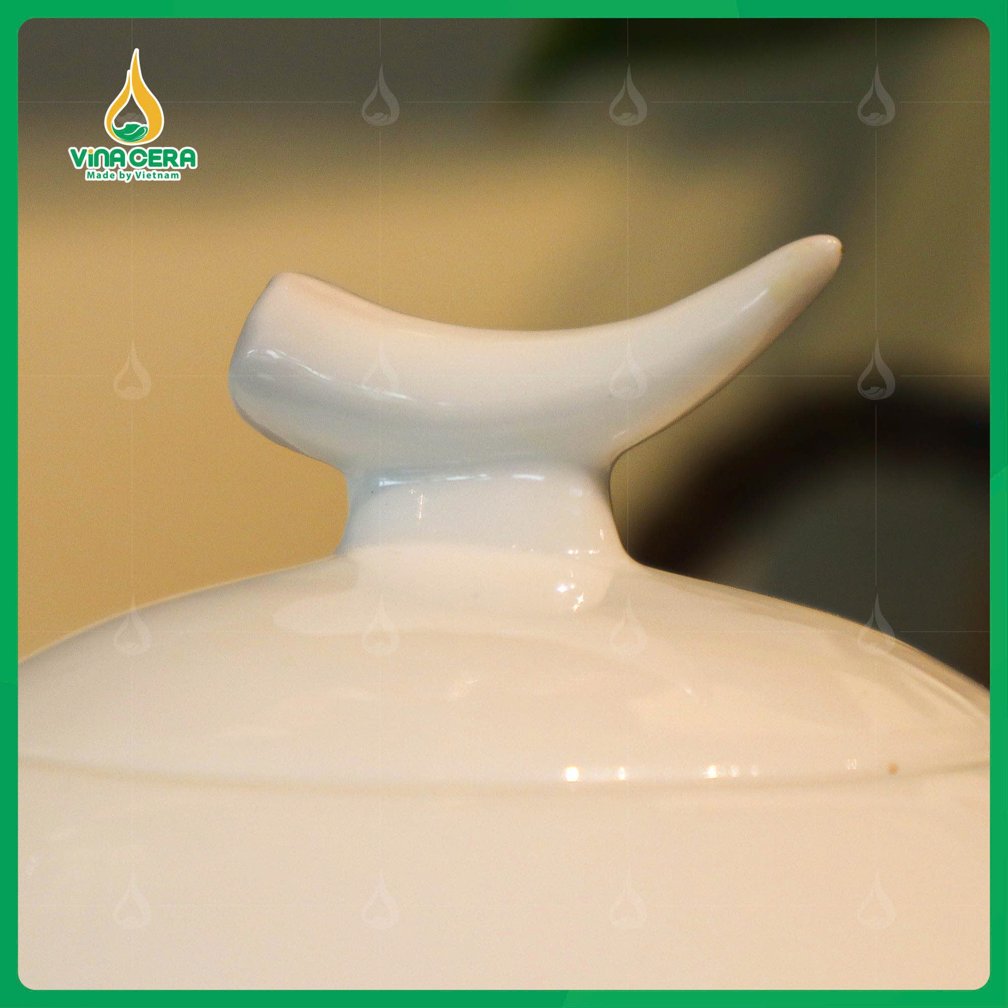 Bộ Ấm Chén Trắng Khuyết in logo Công ty Đại Việt