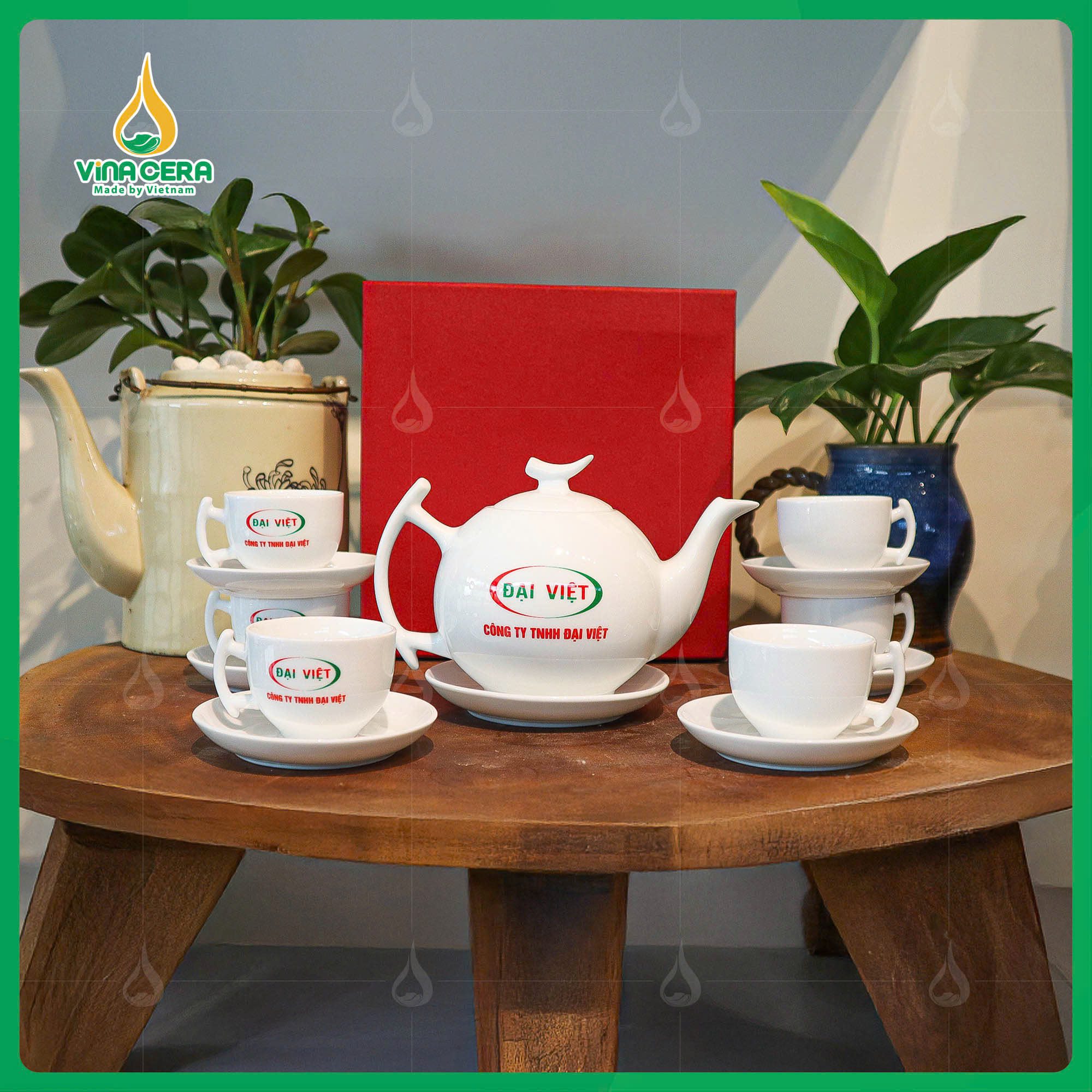 Bộ Ấm Chén Trắng Khuyết in logo Công ty Đại Việt