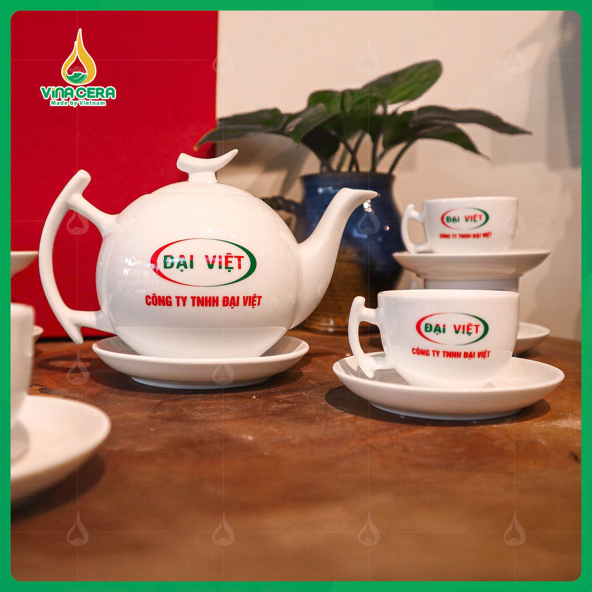 Bộ Ấm Chén Trắng Khuyết in logo Công ty Đại Việt