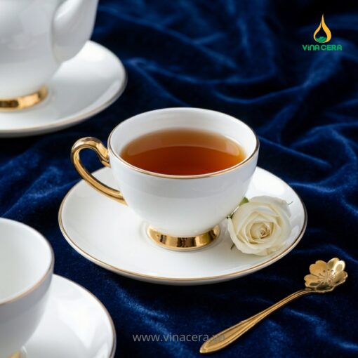 Ấm trà Bát Tràng Hoàng Cung mạ vàng Vinacera thiết kế tinh xảo