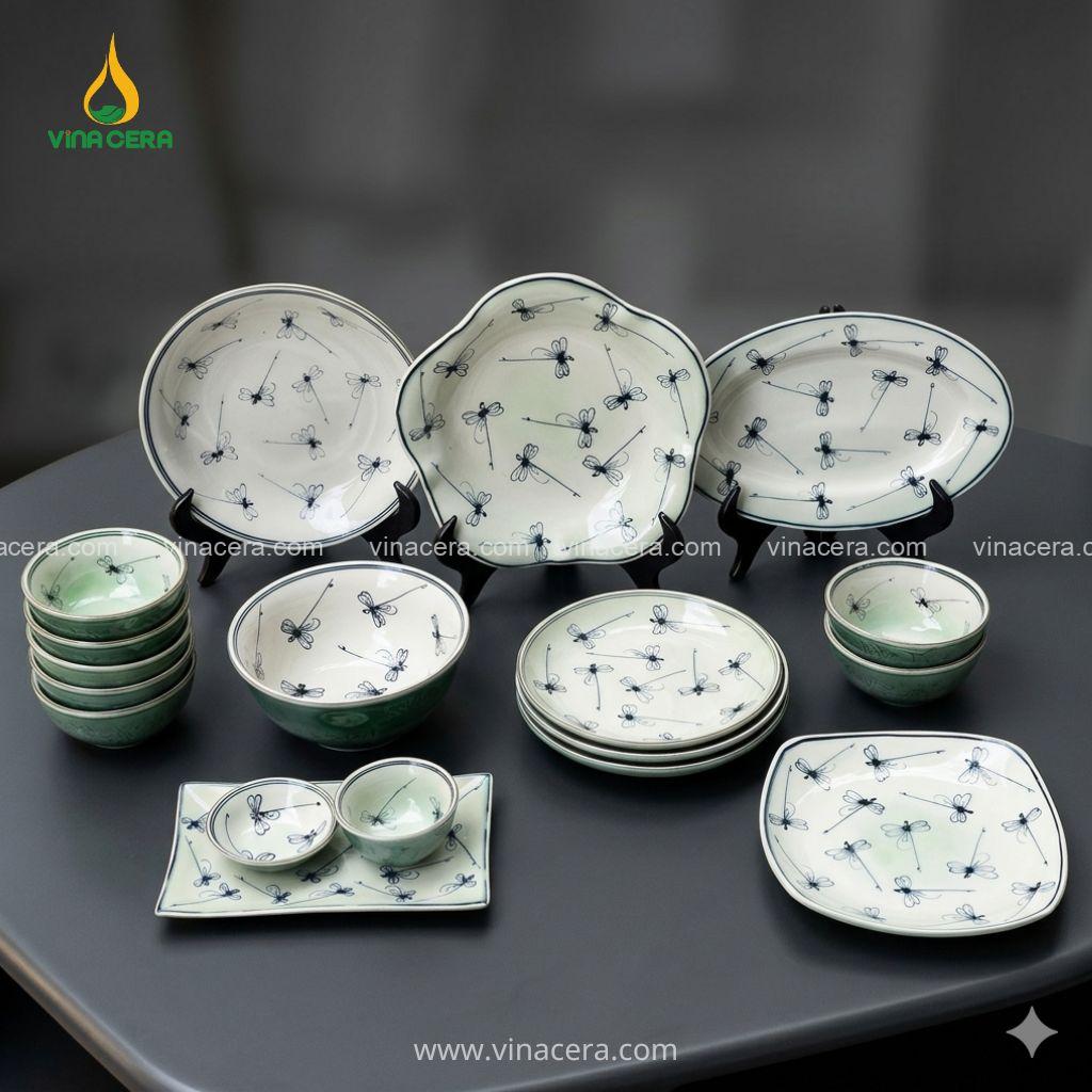 Bộ Bát Đĩa Bát Tràng Men Xanh Đồng Vẽ Tay Họa Tiết Chuồn Chuồn Cao Cấp – In Logo Theo Yêu Cầu Bát đĩa Bát Tràng men xanh đồng vẽ tay in logo theo yêu cầu cho doanh nghiệp