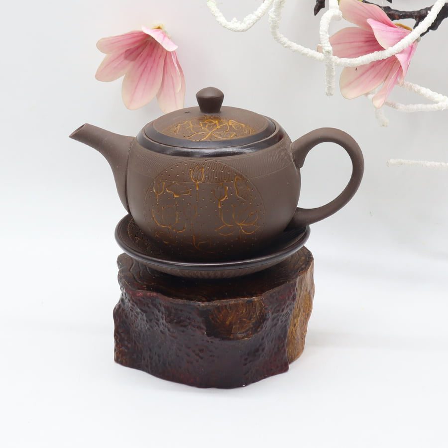 Bo-Am-Chen-Dep-Gia-Re-Ha-Noi-Trang-Vang-1.jpg Bộ Ấm Trà Khắc Hoa Sen Đẹp Giá Rẻ