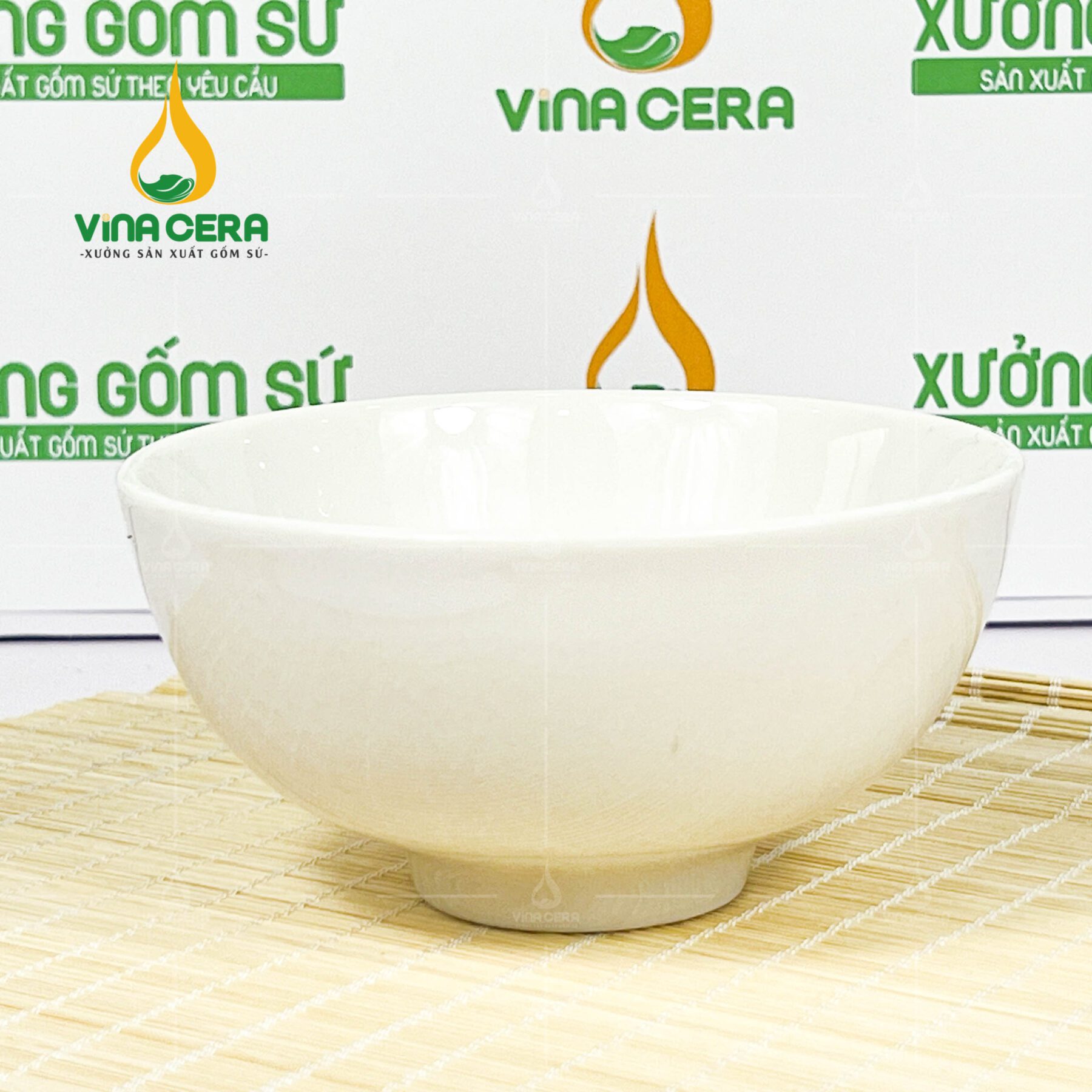 Chén cơm sứ trắng vẽ hoa sen vàng