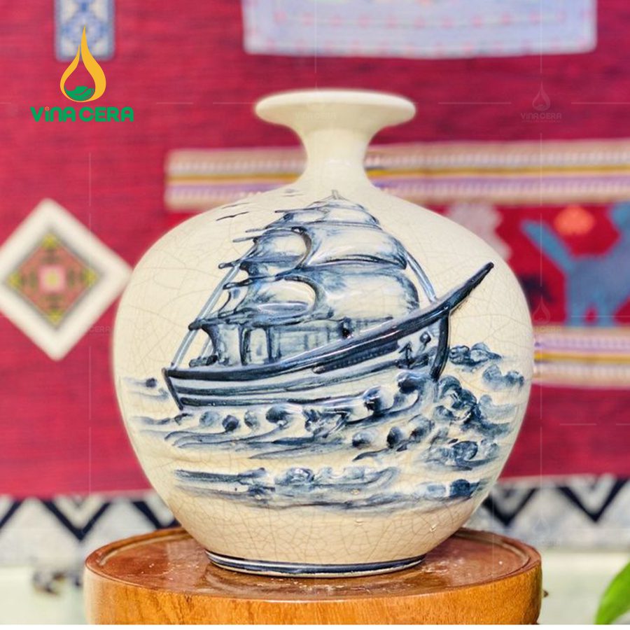 Bình hút lộc Bát Tràng men rạn đắp nổi họa tiết Thuận Buồm Xuôi Gió 18cm (2) Bình hút lộc Bát Tràng men rạn đắp nổi họa tiết Thuận Buồm Xuôi Gió 18cm