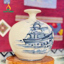 Bình hút lộc Bát Tràng men rạn đắp nổi họa tiết Thuận Buồm Xuôi Gió BHL-05102924 Bình hút lộc Bát Tràng men rạn đắp nổi họa tiết Thuận Buồm Xuôi Gió 18cm