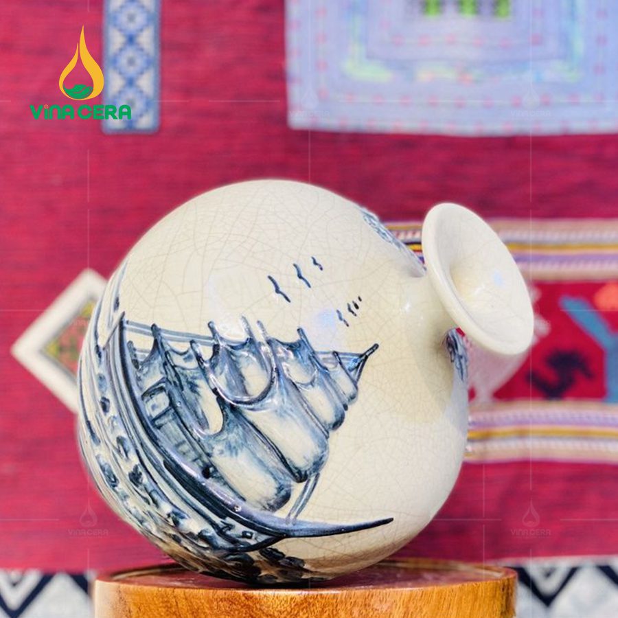 Bình hút lộc Bát Tràng men rạn đắp nổi họa tiết Thuận Buồm Xuôi Gió 18cm (6) Bình hút lộc Bát Tràng men rạn đắp nổi họa tiết Thuận Buồm Xuôi Gió 18cm