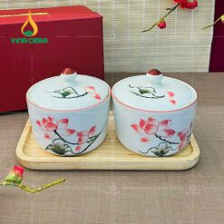 Bộ 2 Hủ Mứt Sứ Trụ Tròn kèm đế Gỗ HM0210324 Bộ 2 Hủ Mứt Sứ Trụ Tròn kèm đế Gỗ HM0210324