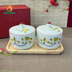 Bộ 2 Hủ Mứt Sứ Trụ Tròn kèm đế Gỗ HM0210324 Bộ 2 Hủ Mứt Sứ Trụ Tròn kèm đế Gỗ HM0210324