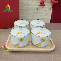 Bộ 4 Hủ Mứt Sứ Trụ Tròn Bát Tràng Vẽ Tay kèm đế Gỗ KHM-0410324 Bộ 4 Hủ Mứt Sứ Trụ Tròn Bát Tràng Vẽ Tay kèm đế Gỗ KHM-0410324
