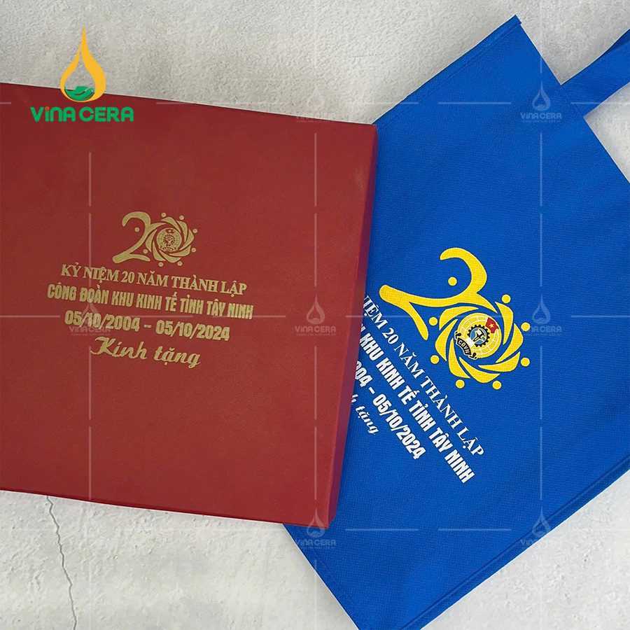 Đĩa Biểu Trưng Sứ In logo Kỷ Niệm 20 Năm Thành Lập (10) Đĩa Biểu Trưng Sứ In logo Kỷ Niệm 20 Năm Thành Lập (1)
