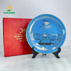 Đĩa Biểu Trưng Sứ In logo Kỷ Niệm 20 Năm Thành Lập ĐBT-01101124 Đĩa Biểu Trưng Sứ In logo Kỷ Niệm 20 Năm Thành Lập (1)