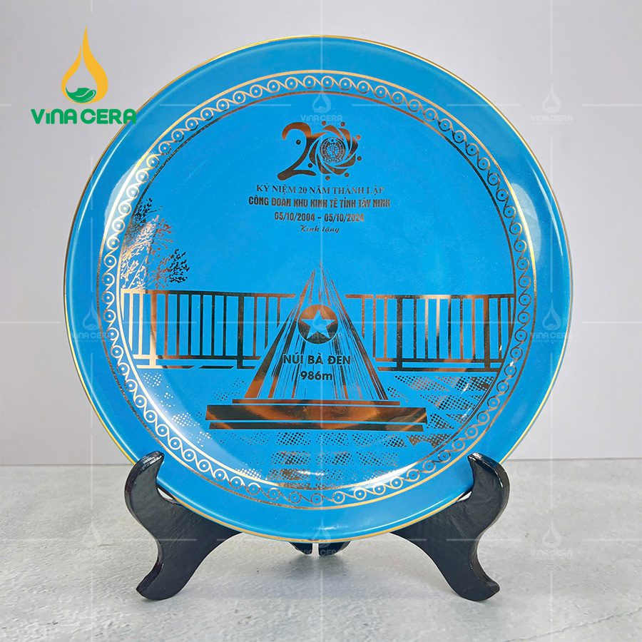 Đĩa Biểu Trưng Sứ In logo Kỷ Niệm 20 Năm Thành Lập (2) Đĩa Biểu Trưng Sứ In logo Kỷ Niệm 20 Năm Thành Lập (1)