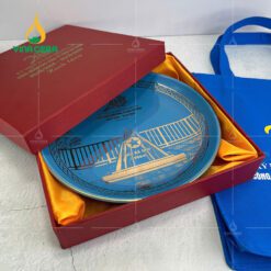 Đĩa Biểu Trưng Sứ In logo Kỷ Niệm 20 Năm Thành Lập ĐBT-01101124 Đĩa Biểu Trưng Sứ In logo Kỷ Niệm 20 Năm Thành Lập (1)